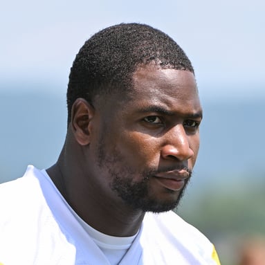 Headshot of Jonnu Smith