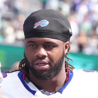 Headshot of Larry Ogunjobi