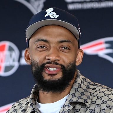 Headshot of Carlton Davis