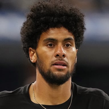 Headshot of Devaughn Vele