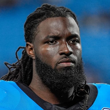 Headshot of Ian Thomas